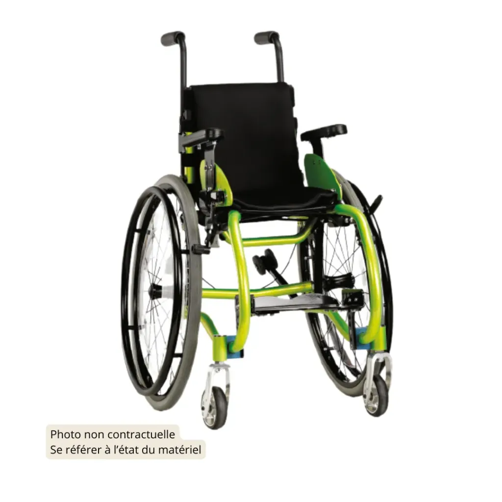17.56 Fauteuil roulant manuel enfant